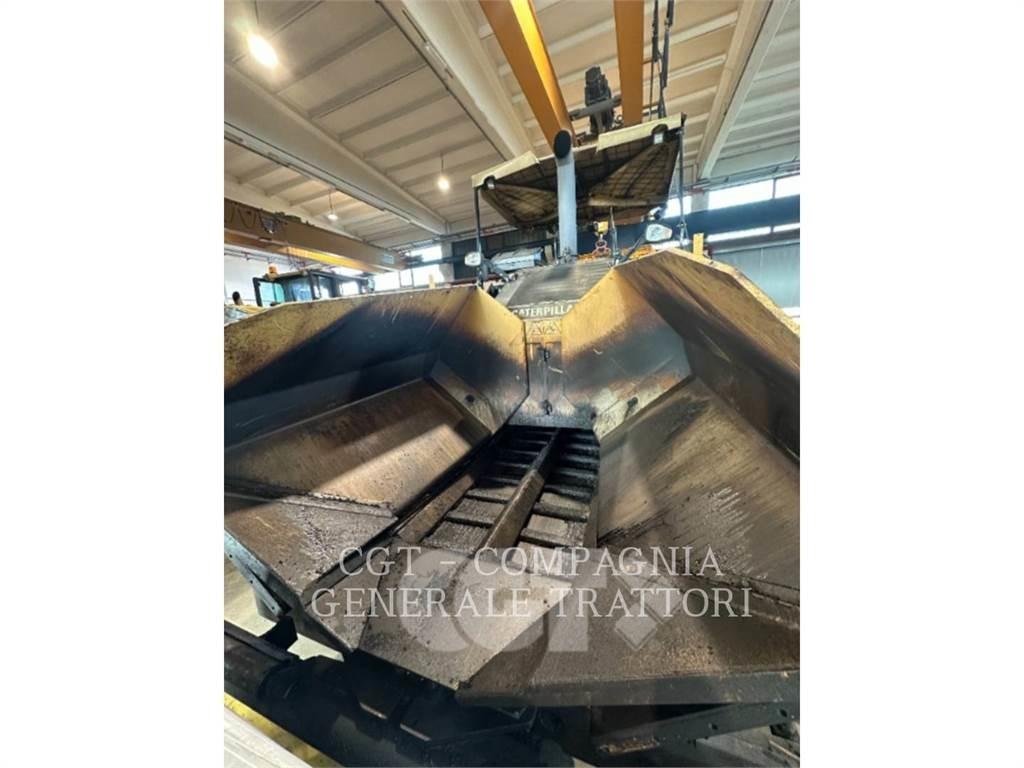 CAT AP600D Asfalta klājēji