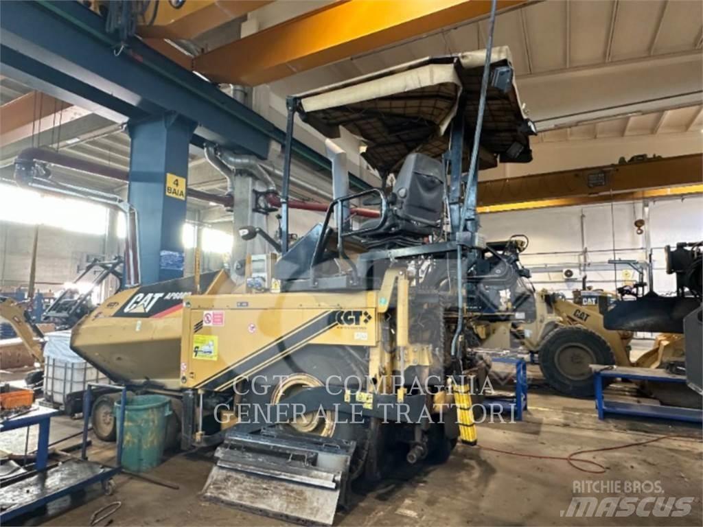 CAT AP600D Asfalta klājēji
