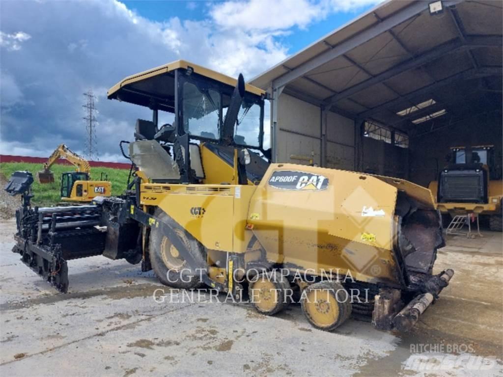CAT AP600F Asfalta klājēji