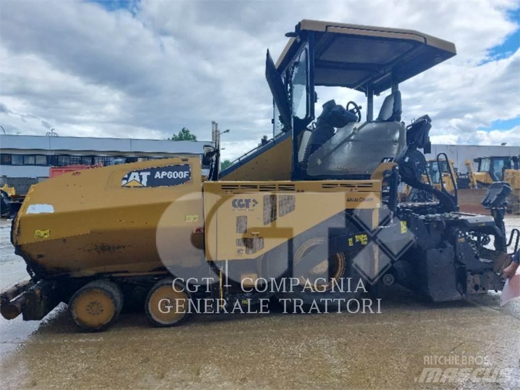 CAT AP600F Asfalta klājēji