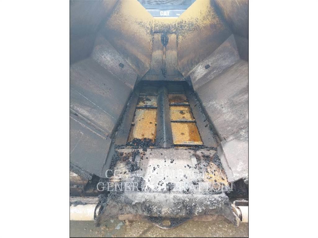 CAT AP600F Asfalta klājēji