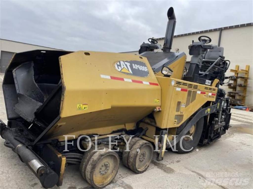 CAT AP600F Asfalta klājēji