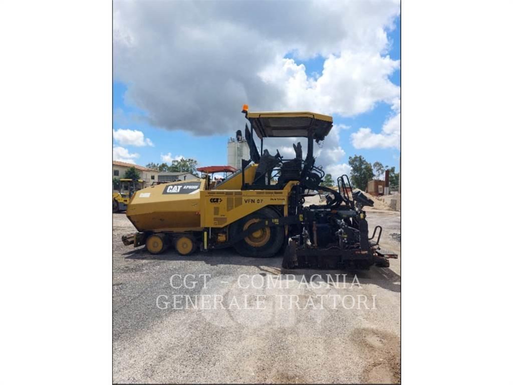 CAT AP600F Asfalta klājēji