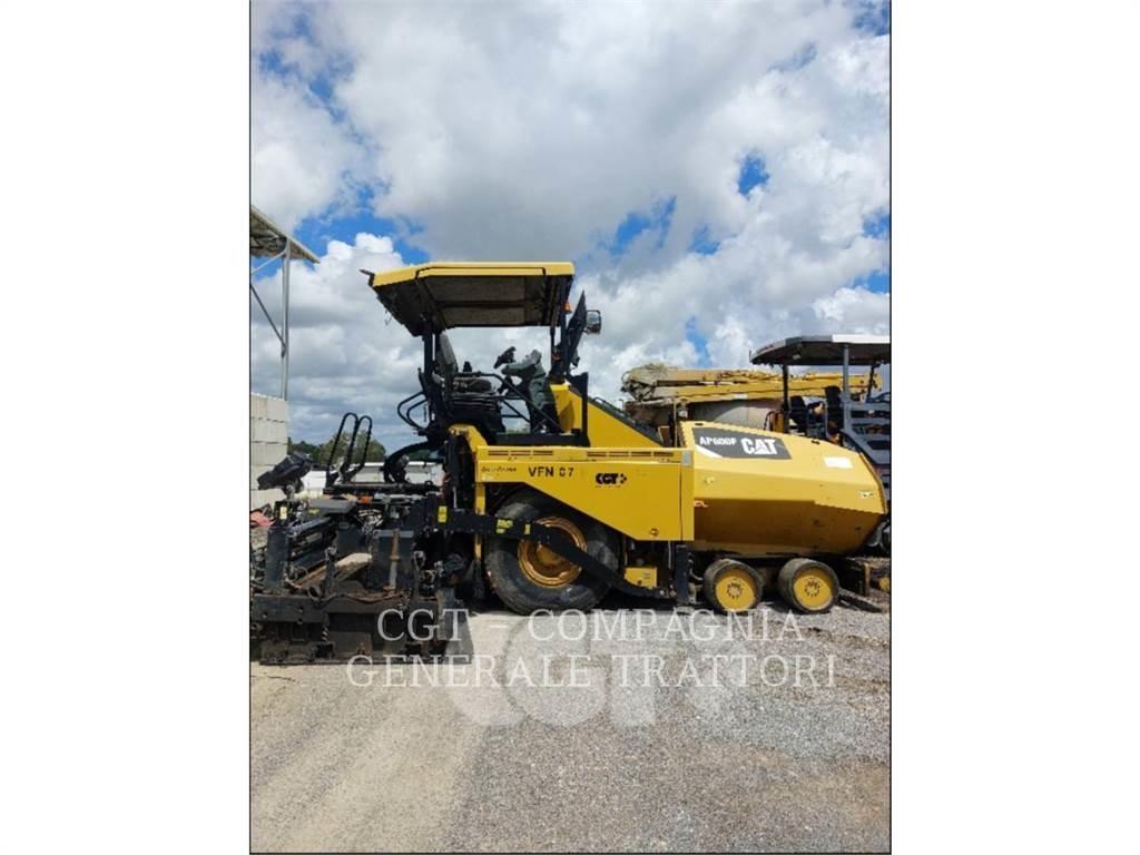 CAT AP600F Asfalta klājēji
