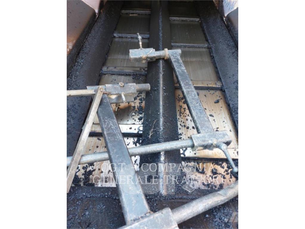 CAT AP600F Asfalta klājēji