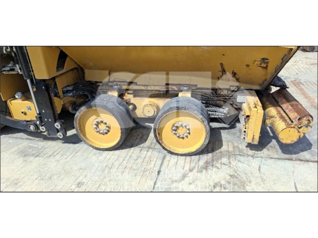 CAT AP600F Asfalta klājēji