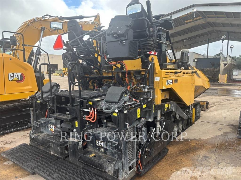 CAT AP655 Asfalta savācējs