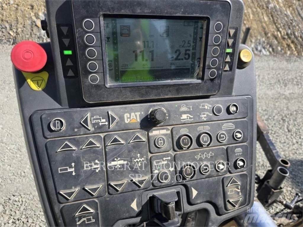 CAT AP655F Asfalta klājēji