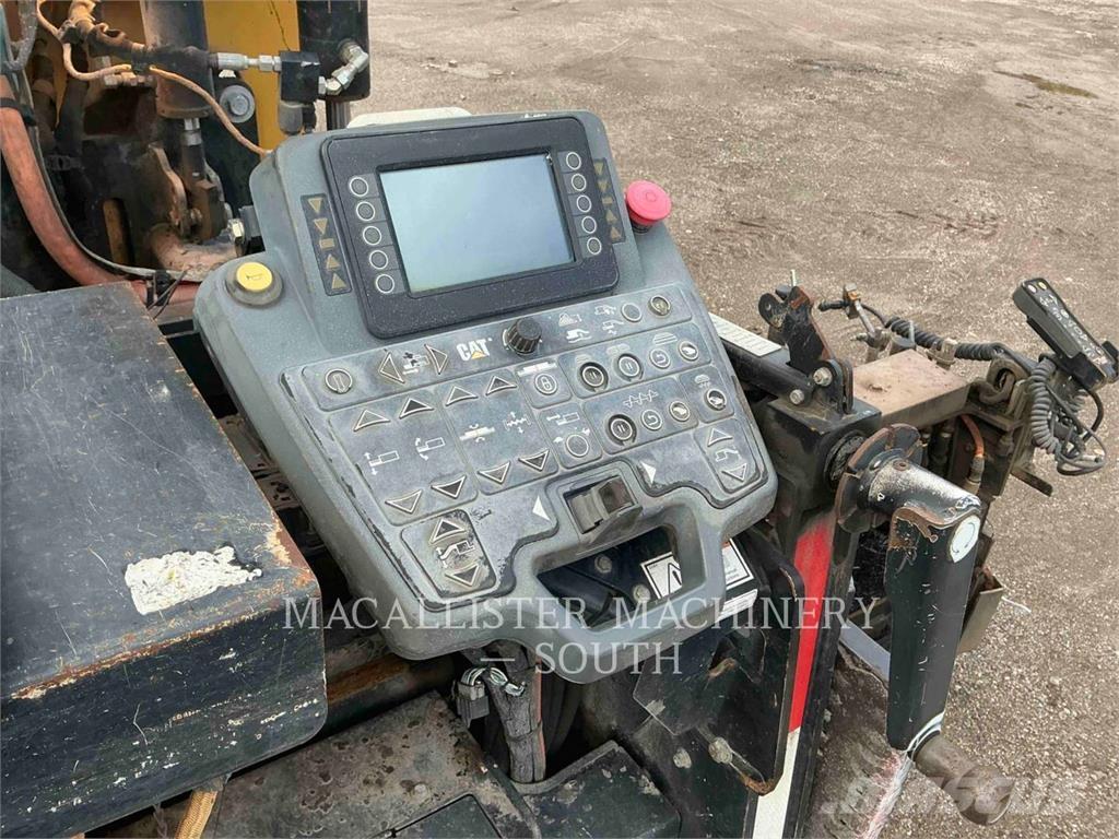 CAT AP655F Asfalta klājēji