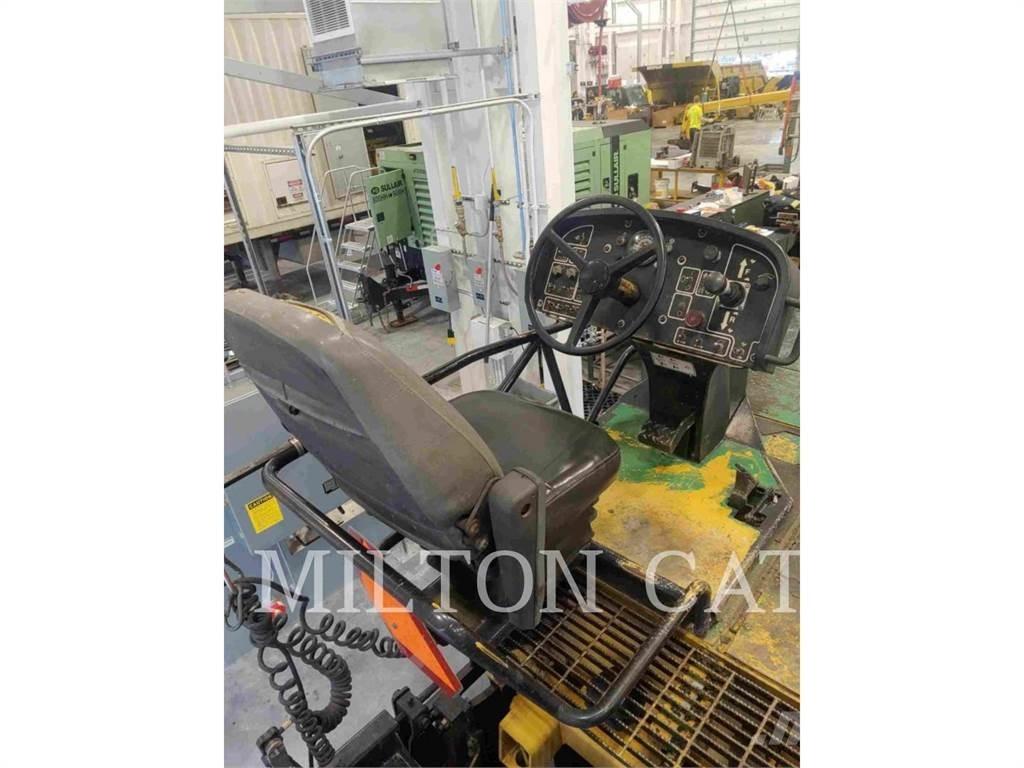 CAT BG-2455D Asfalta klājēji