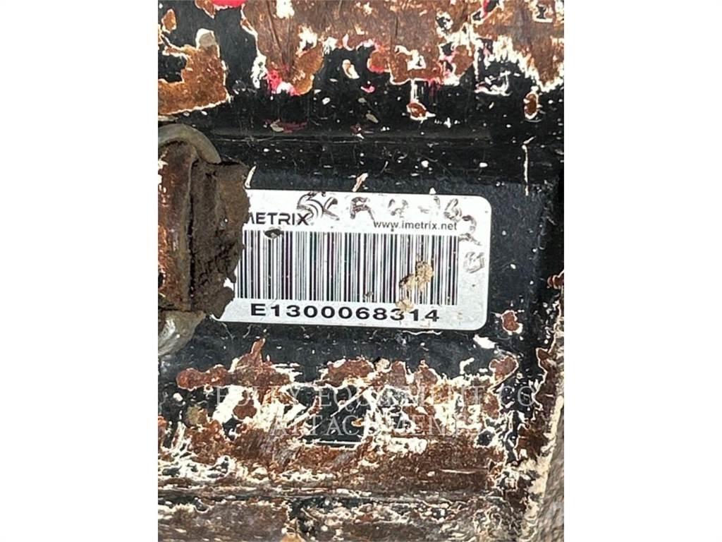 CAT BK300P15 Kāpurķēžu ekskavatori