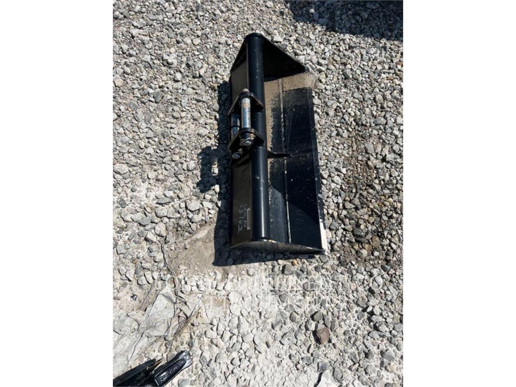 CAT BK300P28 Kāpurķēžu ekskavatori