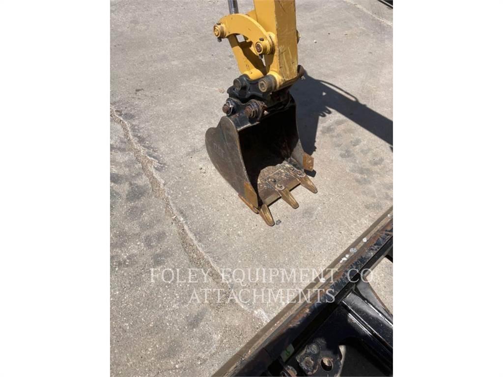 CAT BK302P18 Kāpurķēžu ekskavatori