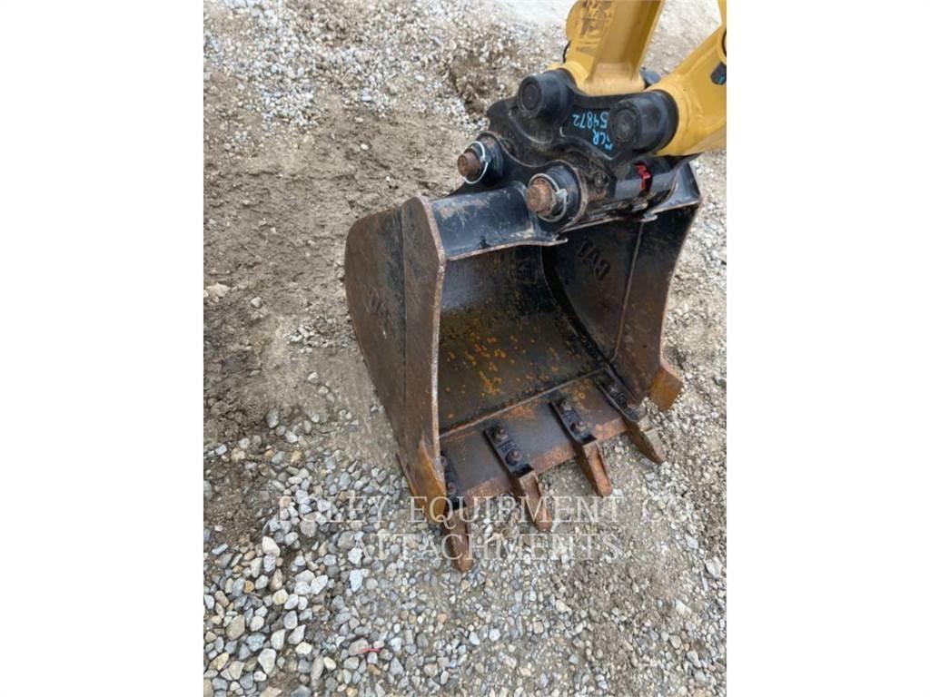 CAT BK302P24 Kāpurķēžu ekskavatori