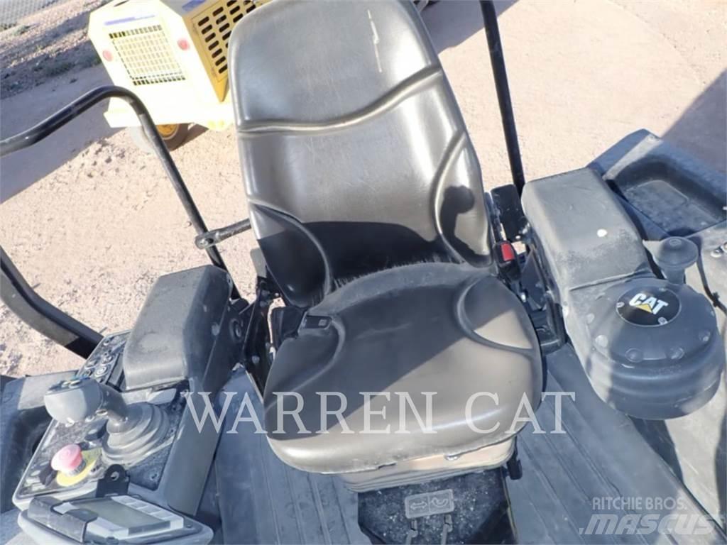 CAT CB10 Asfalta klājēji