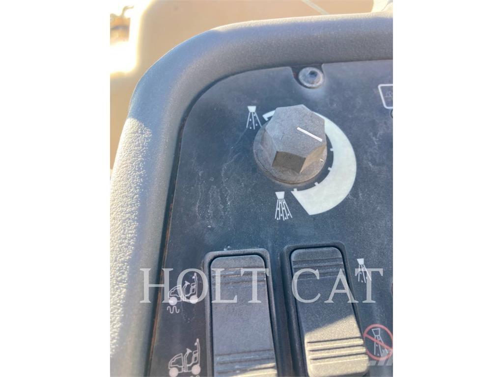 CAT CB14B Divvalču grunts veltņi