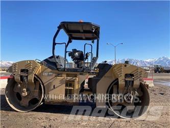 CAT CB15 Divvalču grunts veltņi