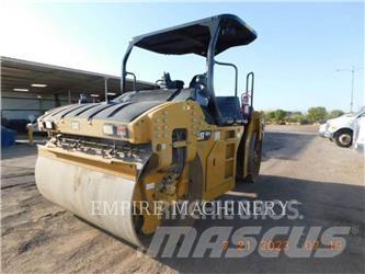 CAT CB15 5A Divvalču grunts veltņi