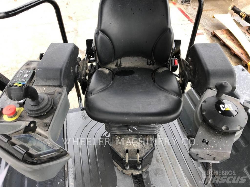 CAT CB15 CW Divvalču grunts veltņi