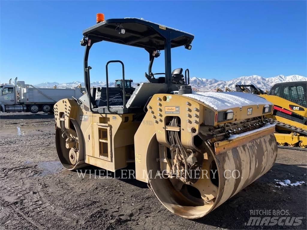 CAT CB15 CW Divvalču grunts veltņi