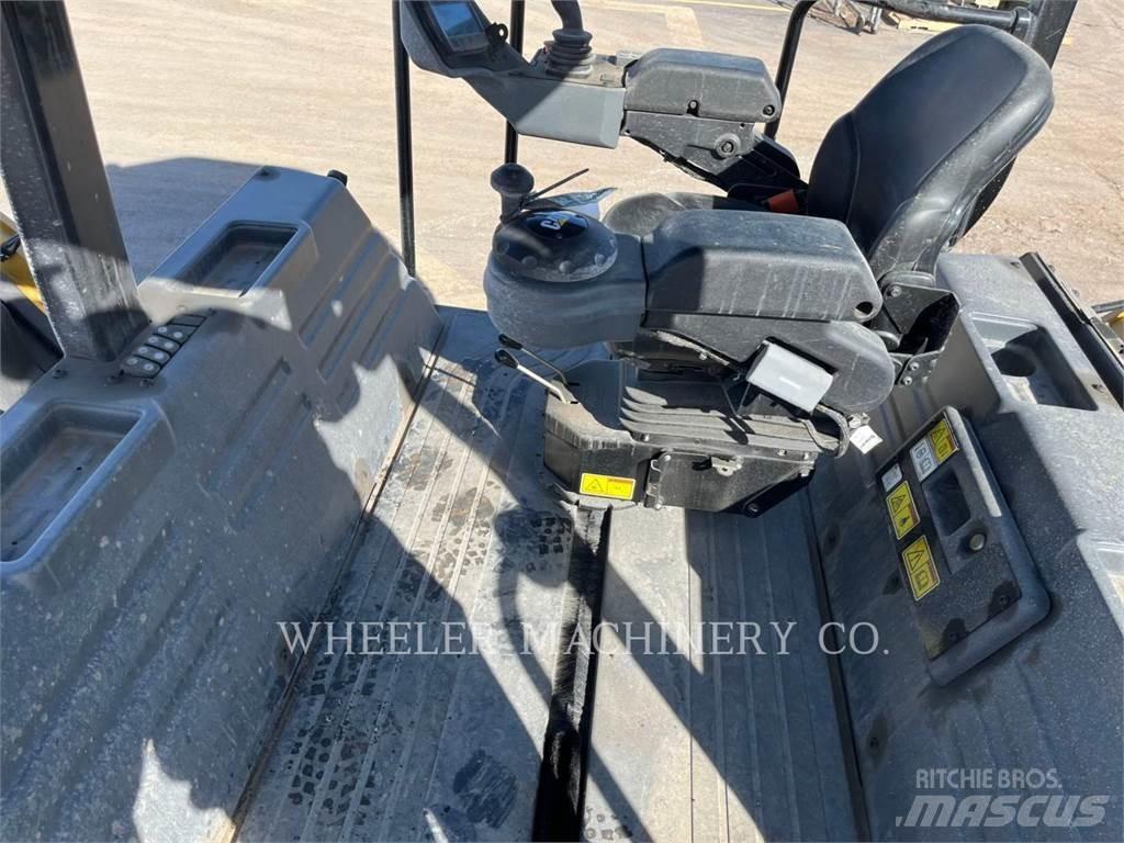 CAT CB15 CW VV Divvalču grunts veltņi