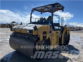 CAT CB15 CW VV Divvalču grunts veltņi