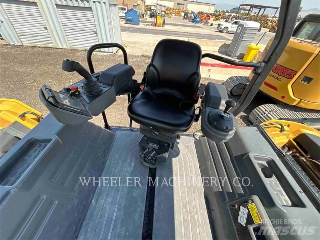 CAT CB15 CW VV Divvalču grunts veltņi