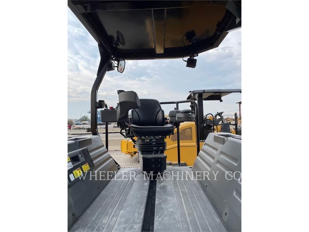 CAT CB15 CW VV Divvalču grunts veltņi