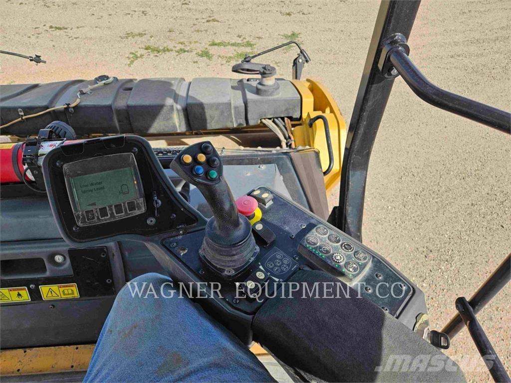 CAT CB16 Asfalta klājēji