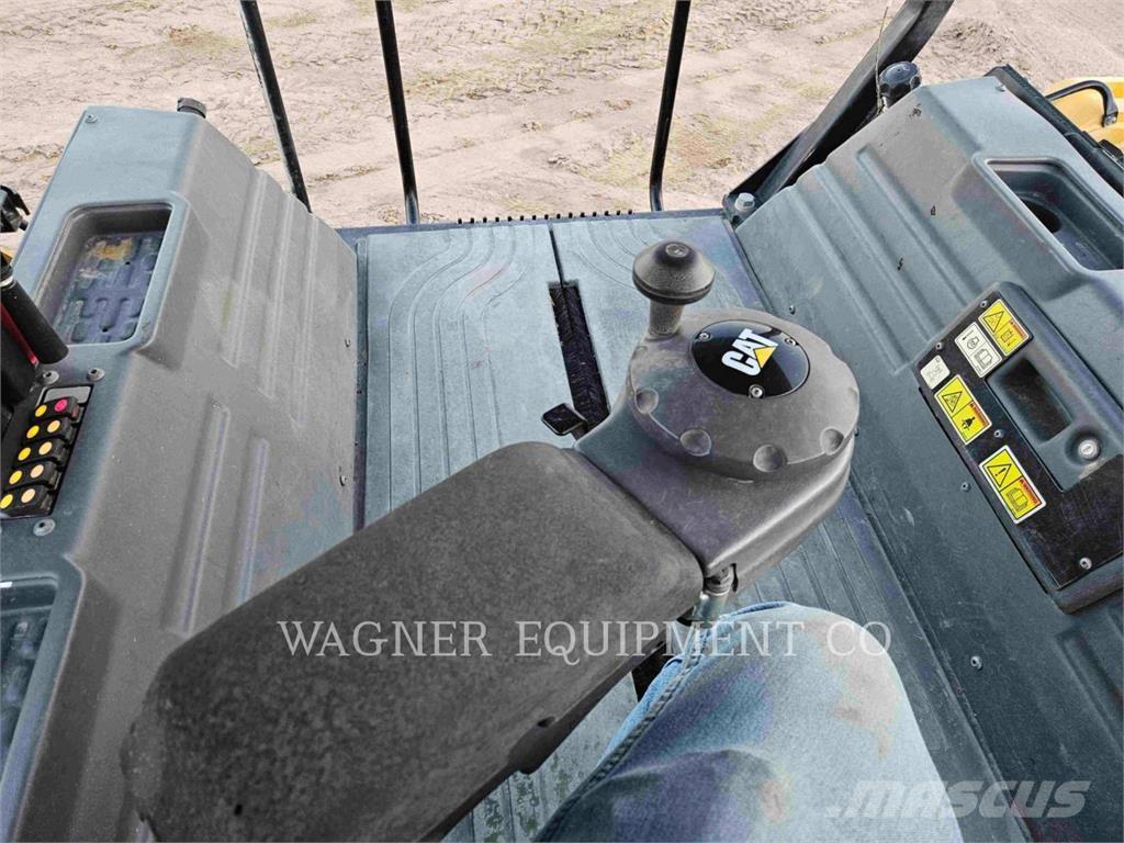 CAT CB16 Asfalta klājēji