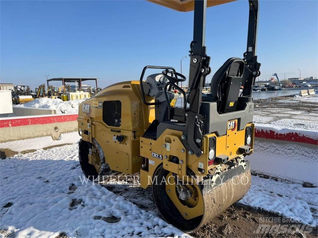 CAT CB2.5 Divvalču grunts veltņi