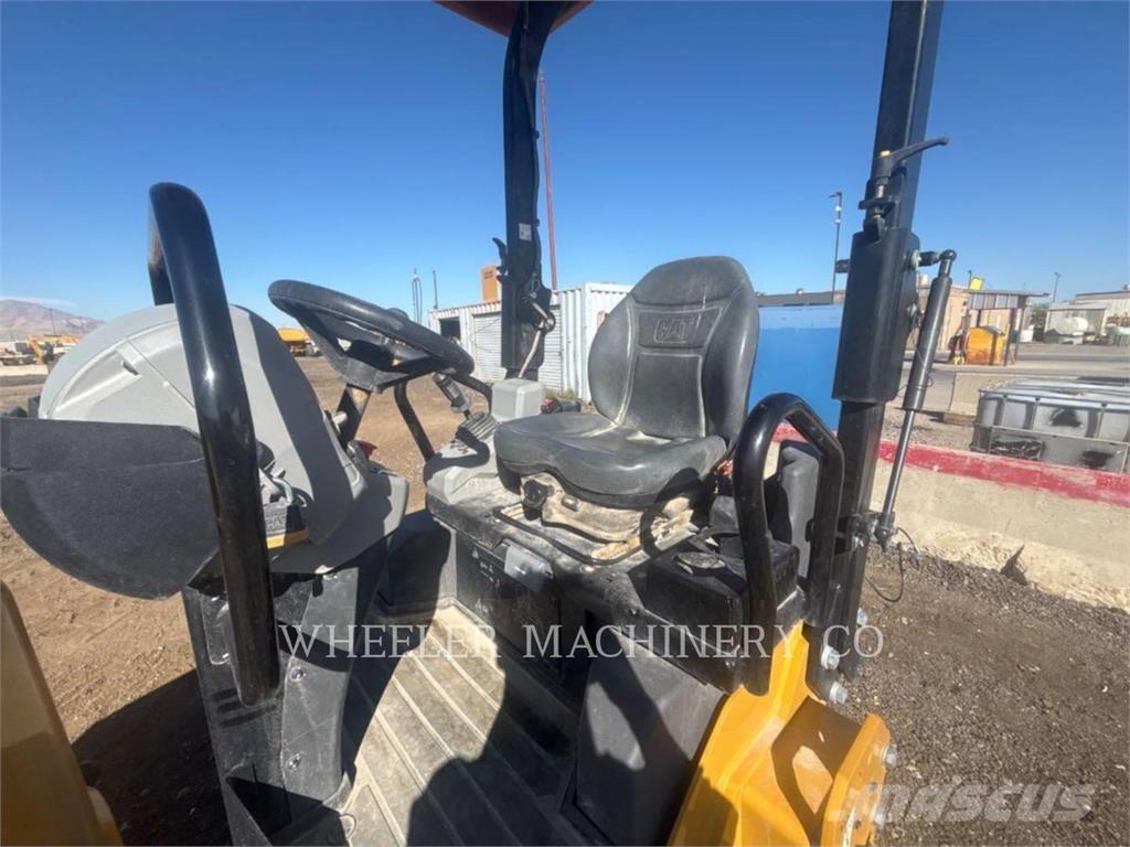 CAT CB2.7 GC Divvalču grunts veltņi