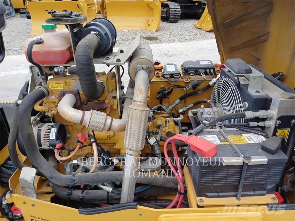 CAT CB2.7LRC Divvalču grunts veltņi
