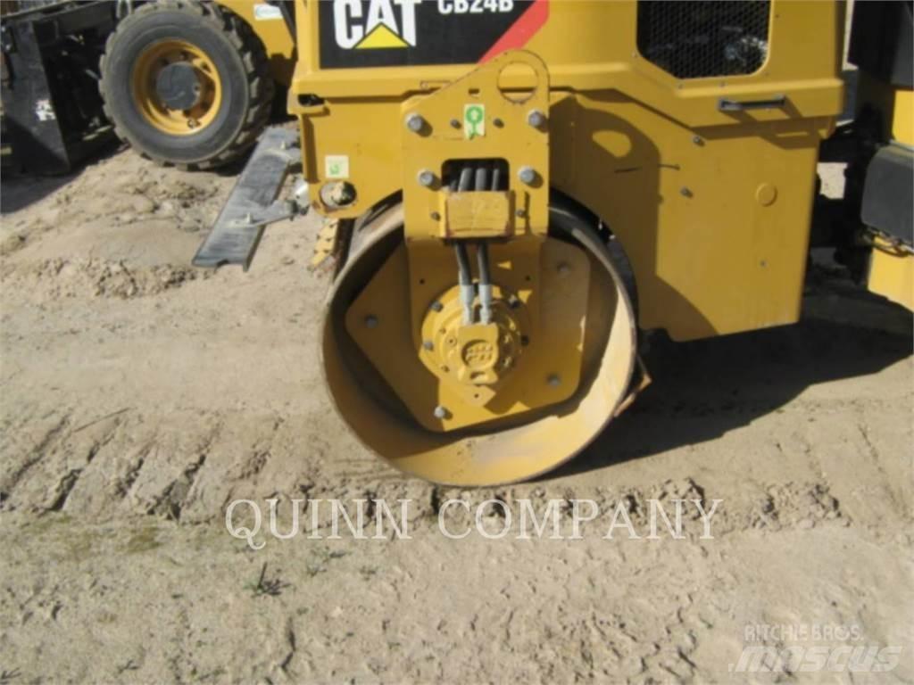 CAT CB24B Divvalču grunts veltņi