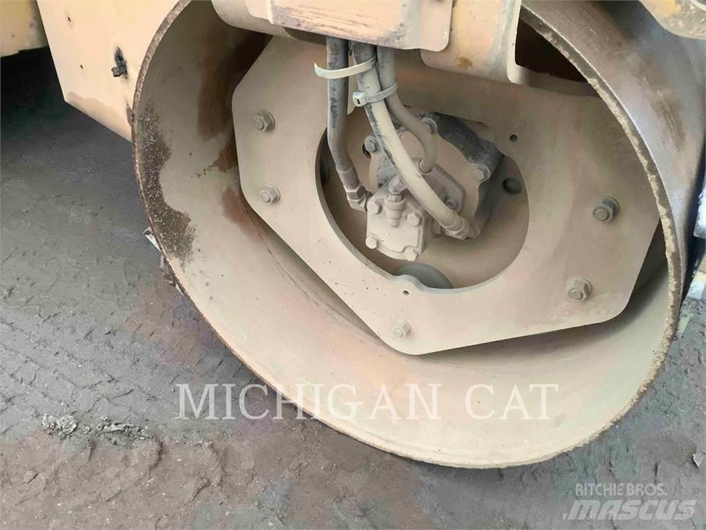 CAT CB24B Divvalču grunts veltņi