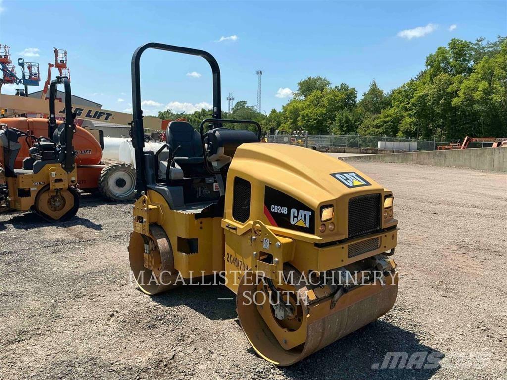 CAT CB24B Divvalču grunts veltņi