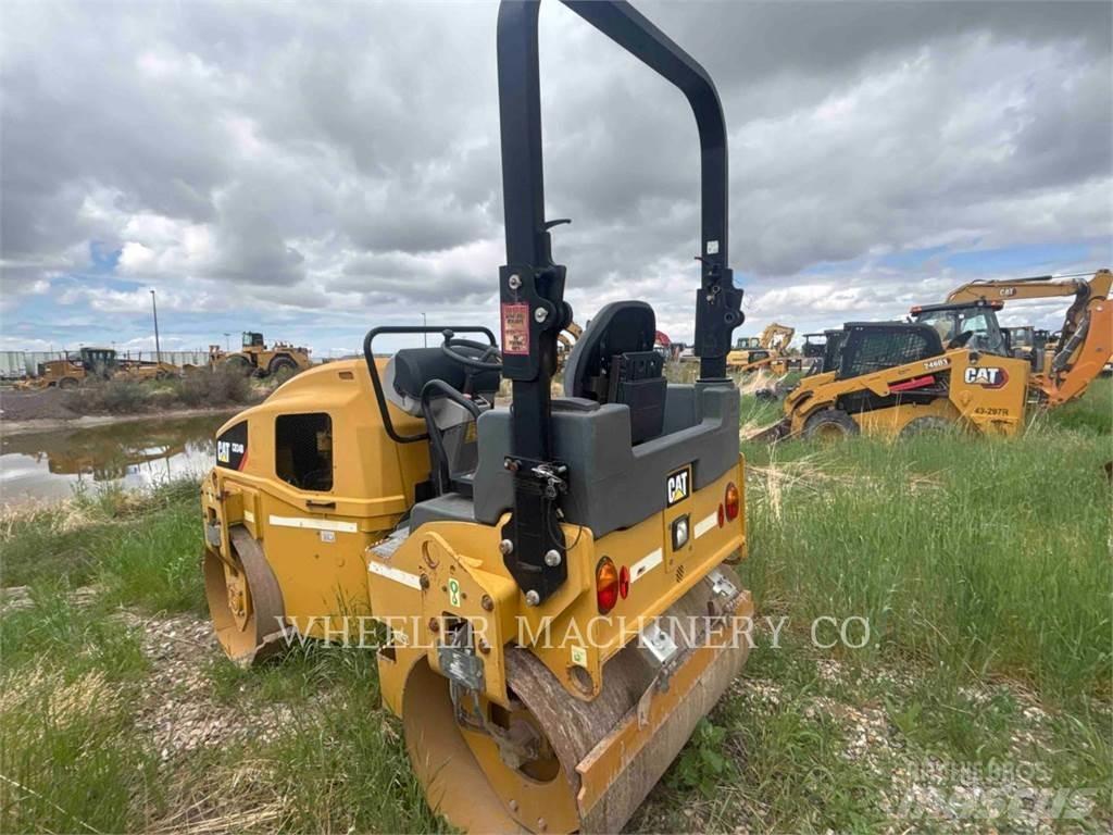 CAT CB34B Divvalču grunts veltņi