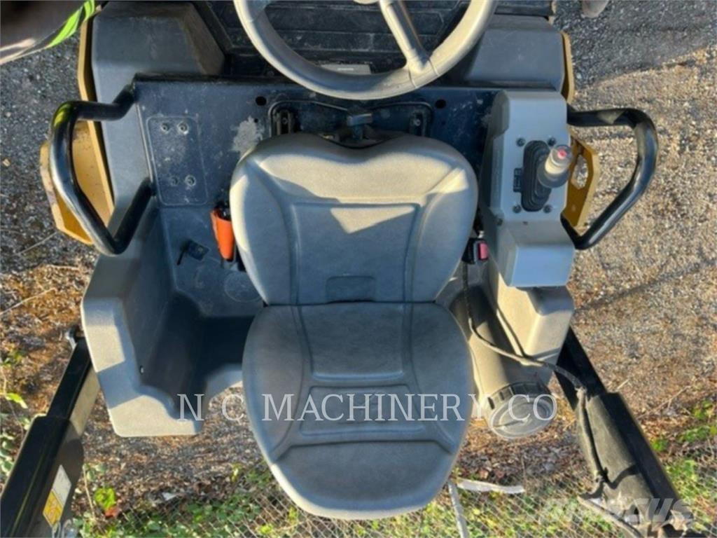 CAT CB4.0 Asfalta klājēji