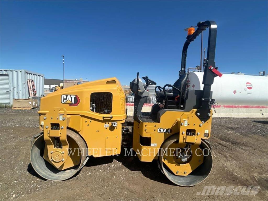 CAT CB4.4 Divvalču grunts veltņi