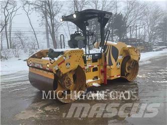 CAT CB54 XW Divvalču grunts veltņi