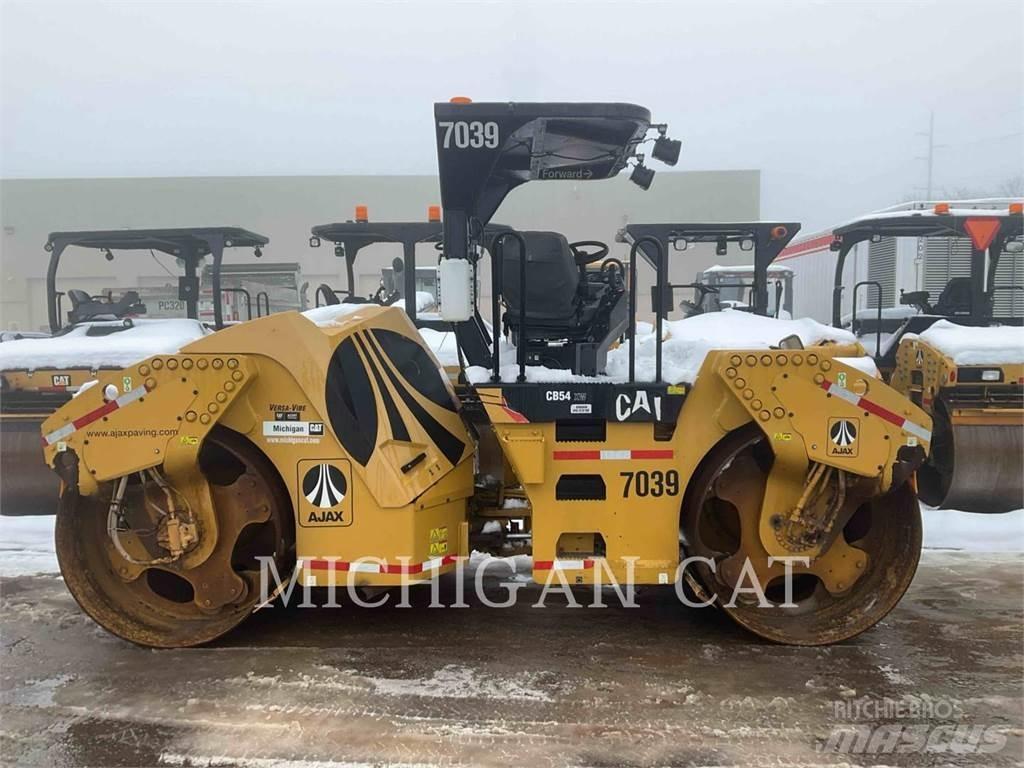 CAT CB54 XW Divvalču grunts veltņi