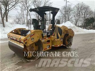 CAT CB54 XW Divvalču grunts veltņi