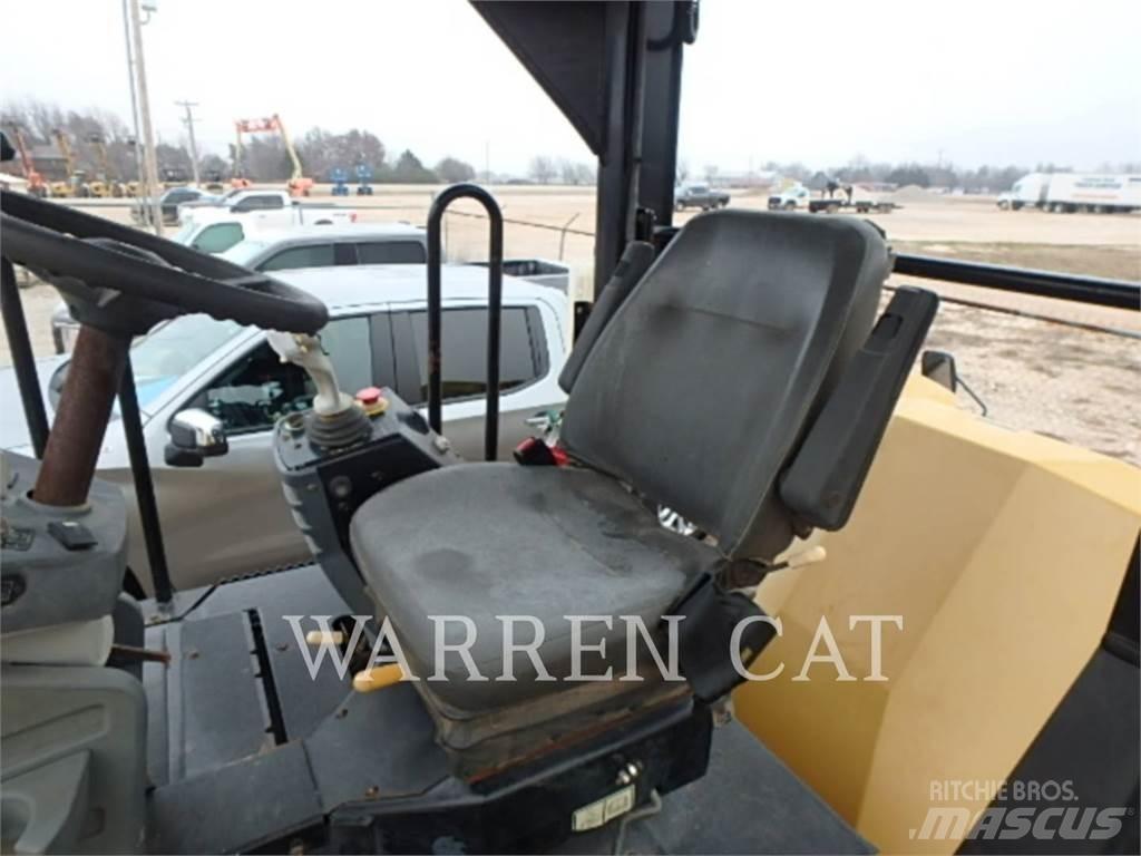 CAT CB64 Asfalta klājēji