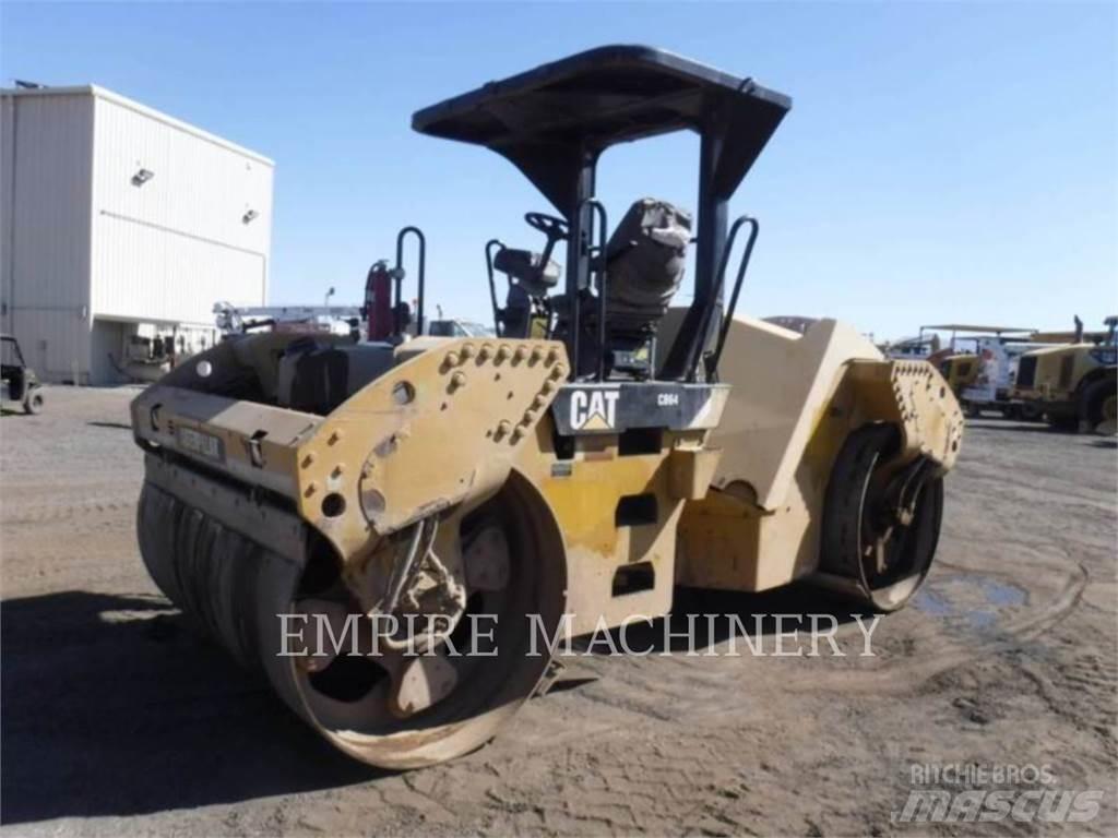 CAT CB64 Divvalču grunts veltņi
