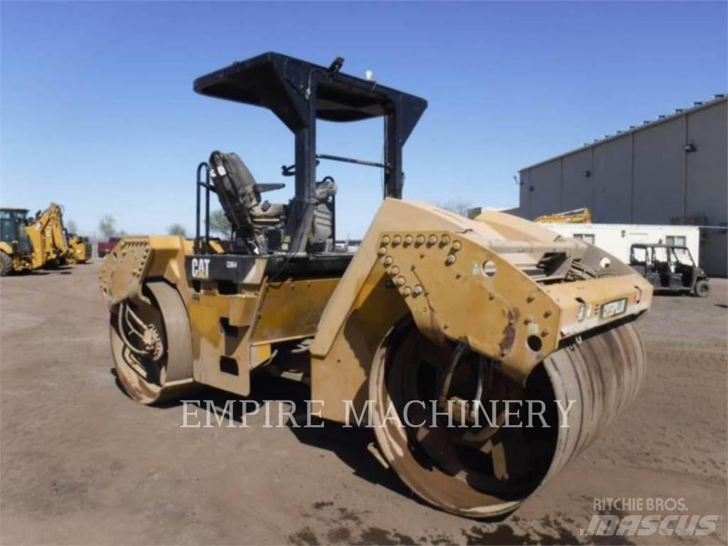 CAT CB64 Divvalču grunts veltņi