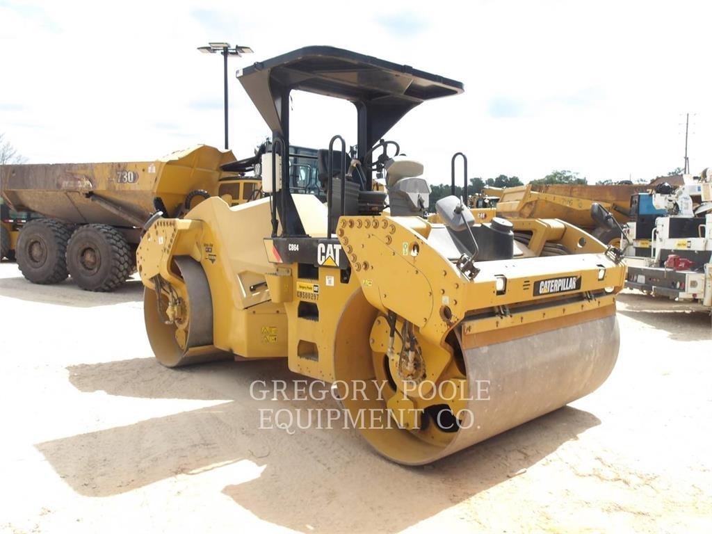 CAT CB64 Divvalču grunts veltņi