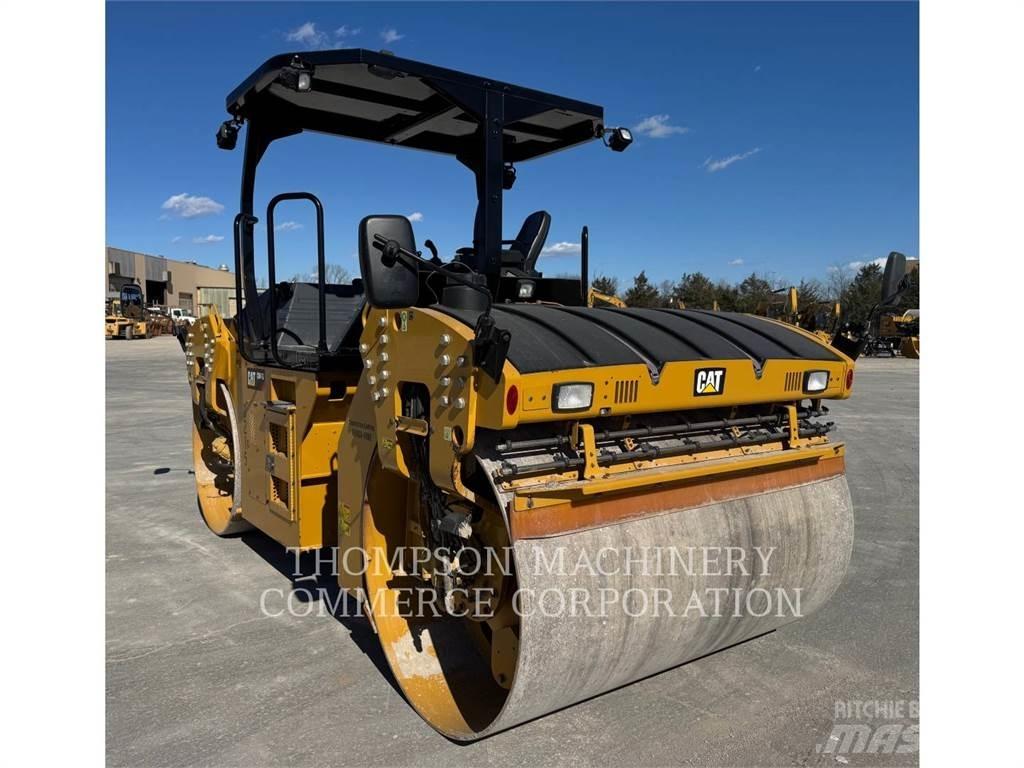 CAT CB64B Divvalču grunts veltņi