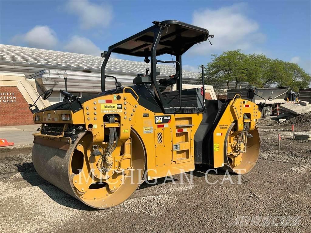 CAT CB64B Z Divvalču grunts veltņi