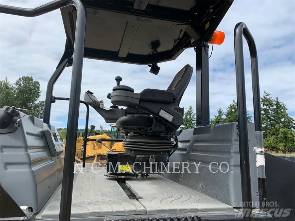 CAT CB66B Asfalta klājēji