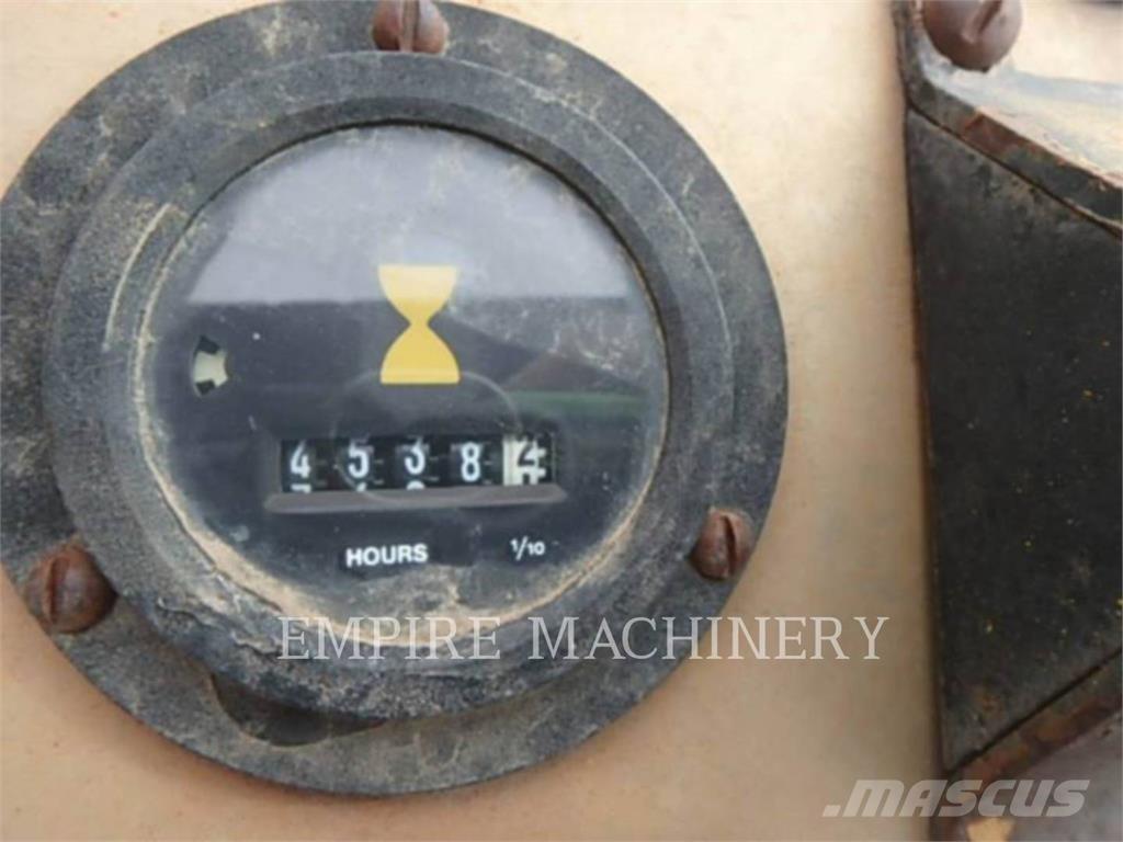 CAT CP323 Vienvalča grunts veltņi